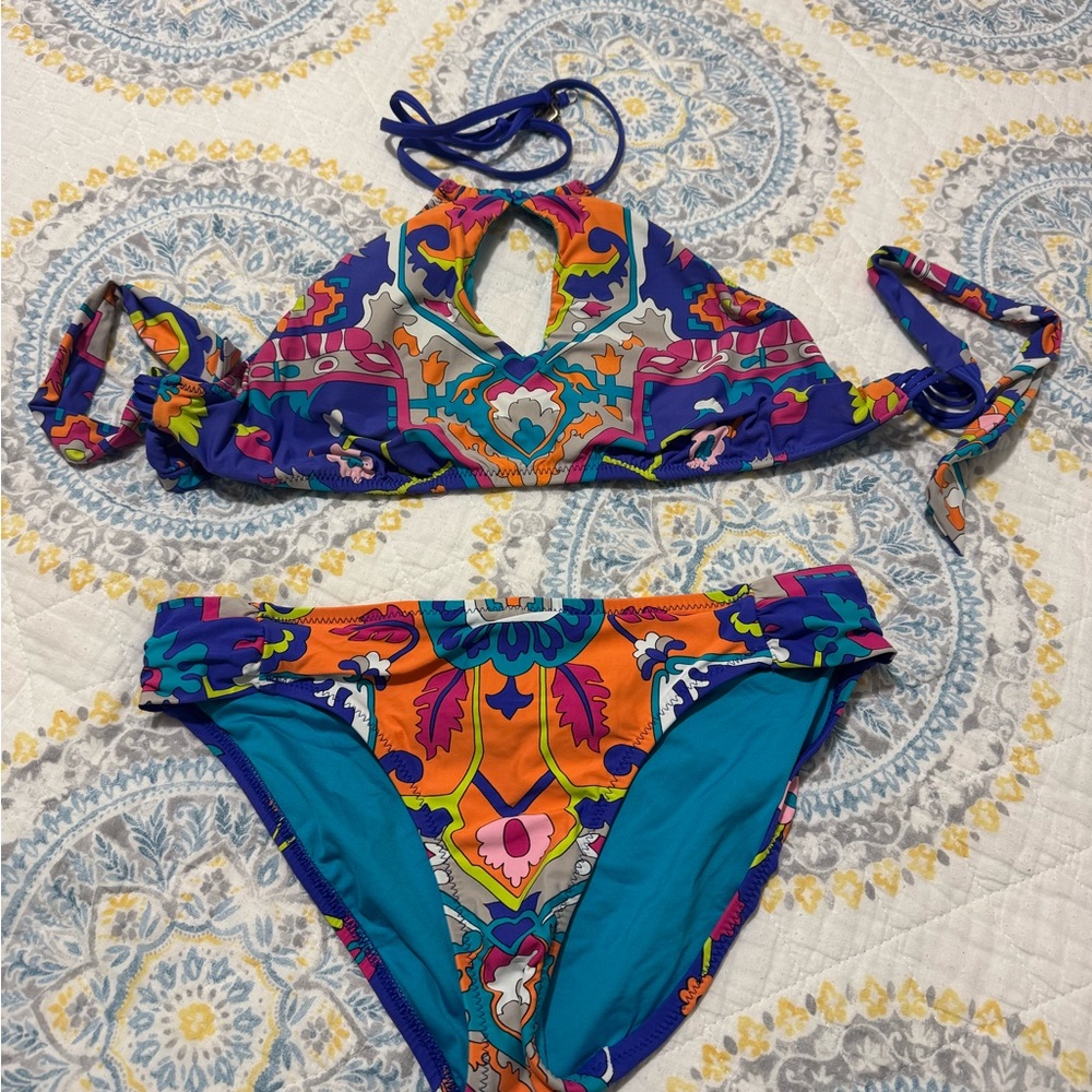 Colorful Patterned Bikini Set - Picture 2 of 4